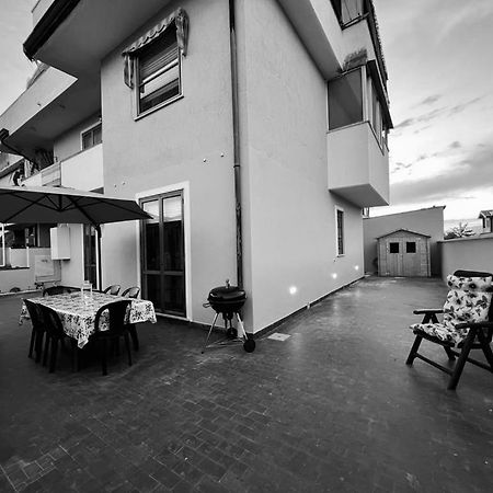 Appartamento Sunflower Viareggio Bagian luar foto